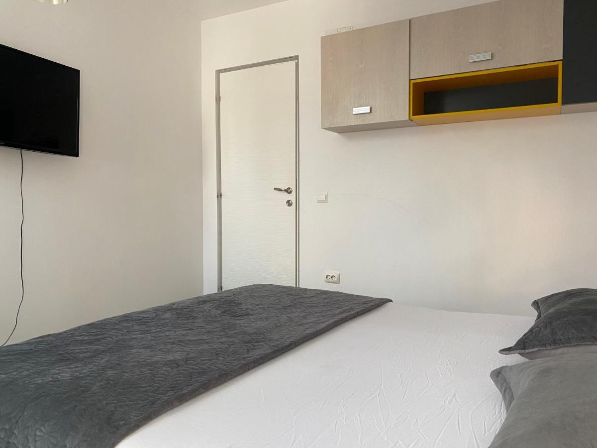 The Vintage - Wonderful Apartment In Best Location Craiova Exterior foto