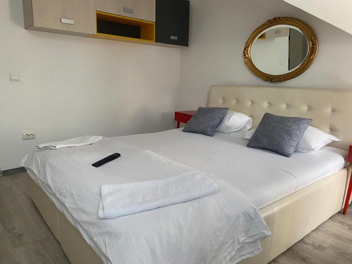 The Vintage - Wonderful Apartment In Best Location Craiova Exterior foto